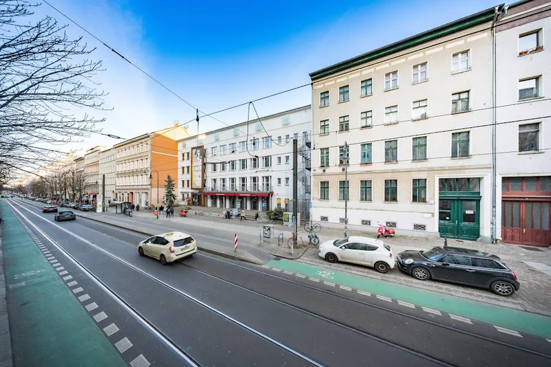 Wohnung im Prenzlauer Kiez zum selber Gestalten ab sofort! — photo 1